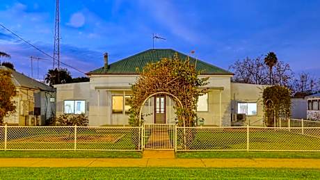 Castlereagh Lodge Motel