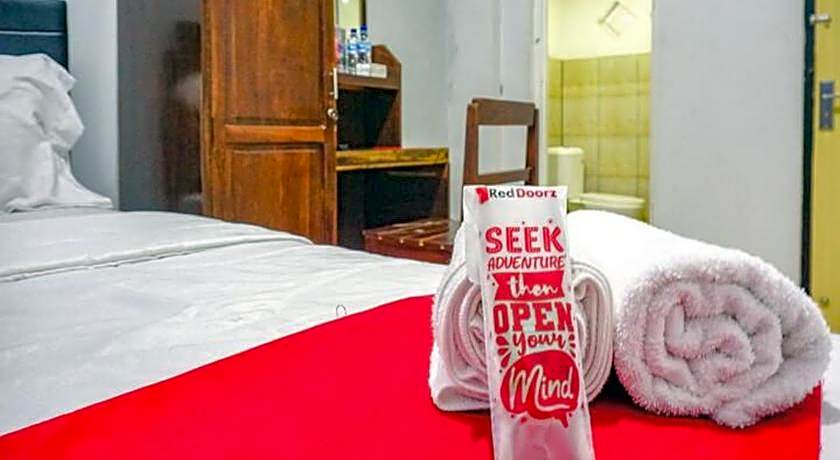 RedDoorz near Penimbangan Beach Singaraja