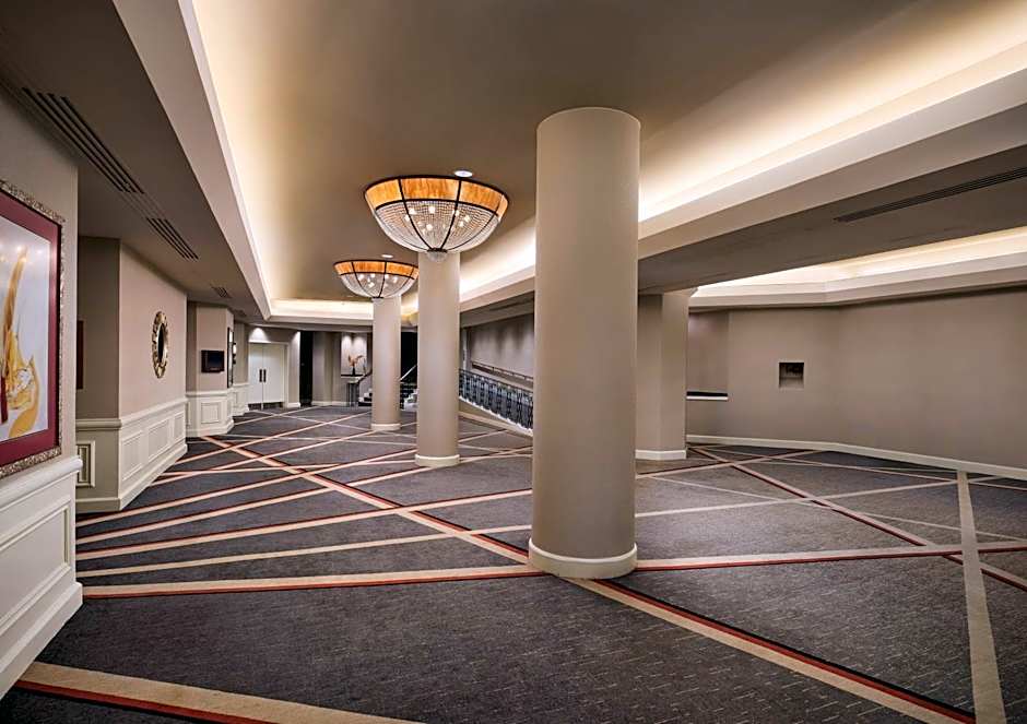 Hilton Arlington And Towers