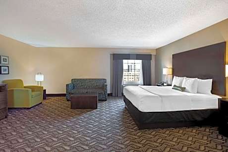 2 Queen Beds, Deluxe Suite, City View, Non-Smoking