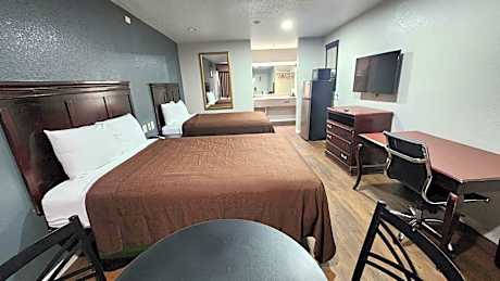 Queen Room with Two Queen Beds - Smoking