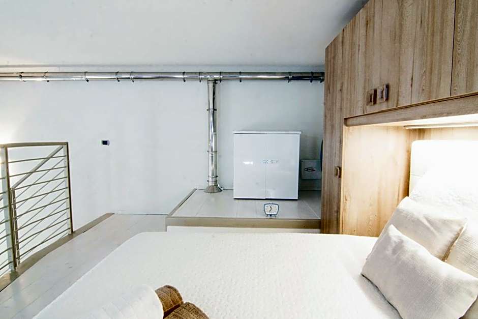 Alessia's Flat - Mac Mahon