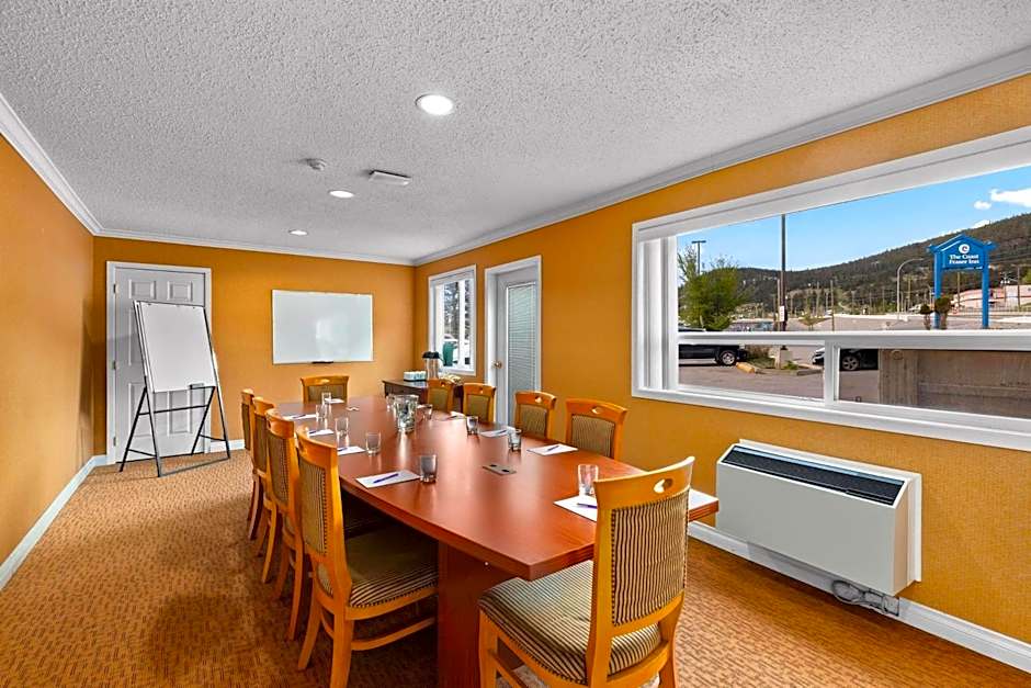 Coast Fraser Inn