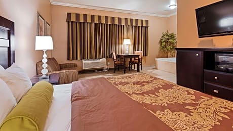 Suite-1 King Bed, Mobility Accessible, Communication Assistance, Walk In Shower, Jetted Tub, Non-Smo