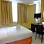 OYO 187 The Maxwell Hotel