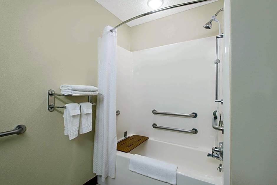 Microtel Inn & Suites By Wyndham Seneca Falls