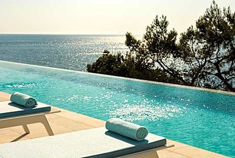 Collection Room - Sea View