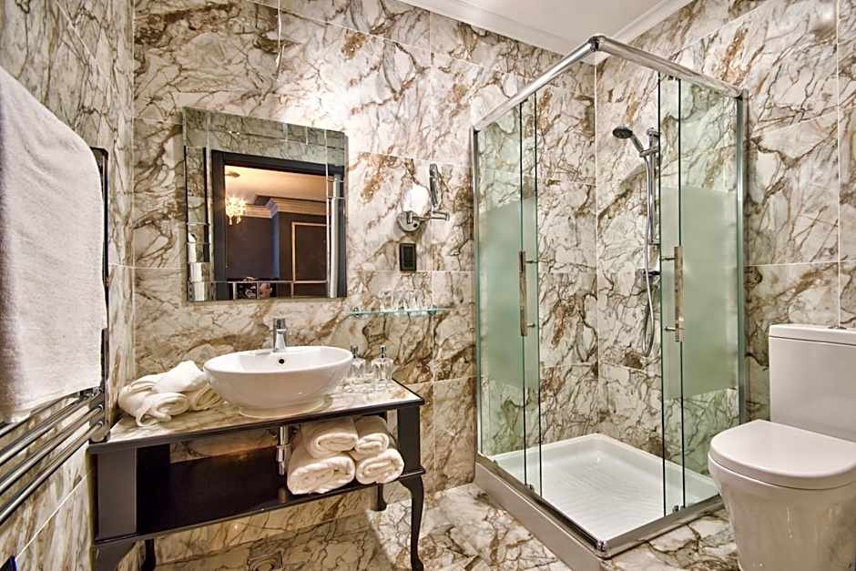 Julina Boutique Living