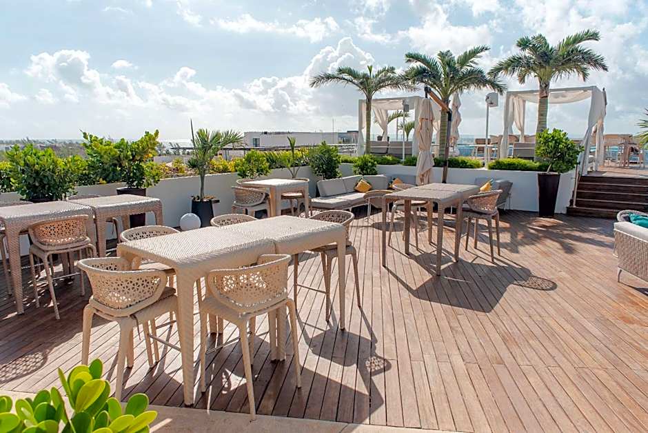 The Reef 28 - Adults Only - All Suites - Optional Gourmet All Inclusive