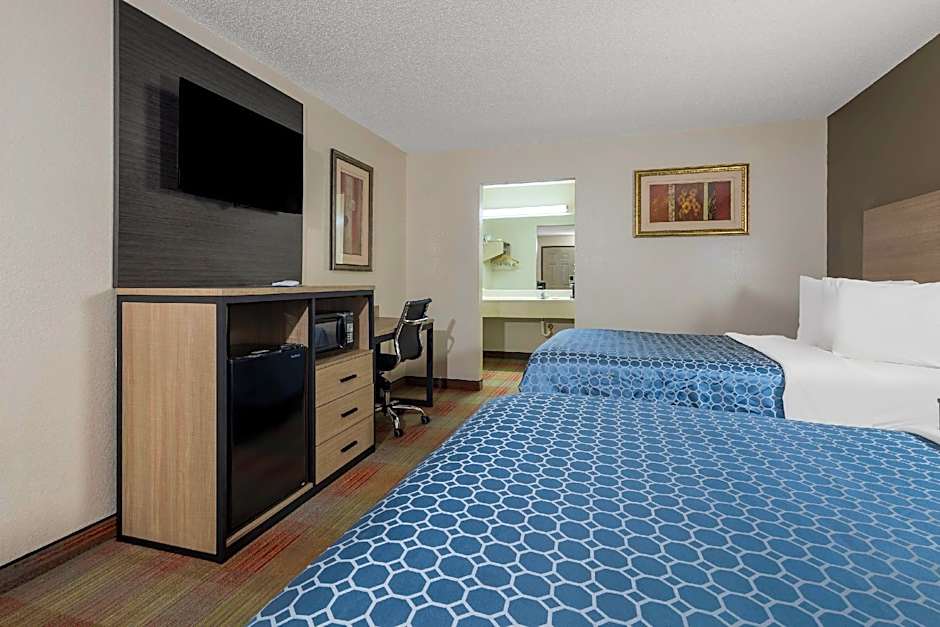 Photo 1 of 5 of 2 Queen Beds, Nonsmoking