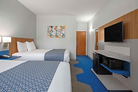 Queen Room with Two Queen Beds - Non-Smoking