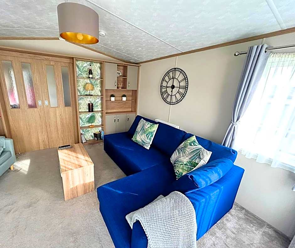 Beautiful Borders Cabin