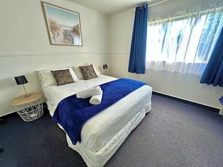 Happy Apple Backpackers