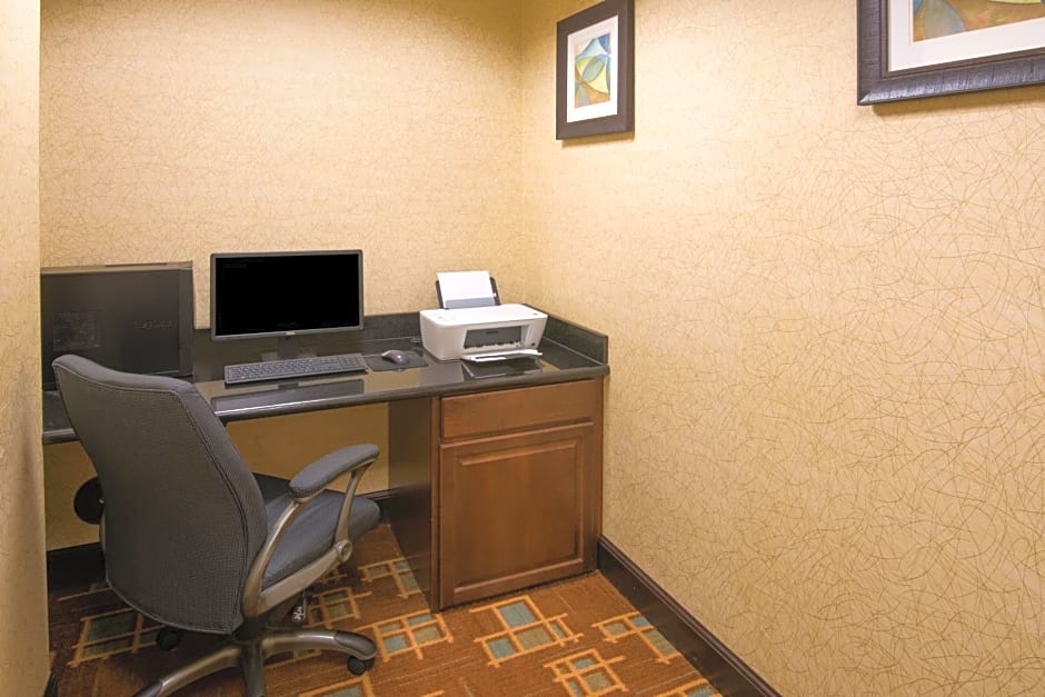 Holiday Inn Express Hotel & Suites Wauseon By IHG