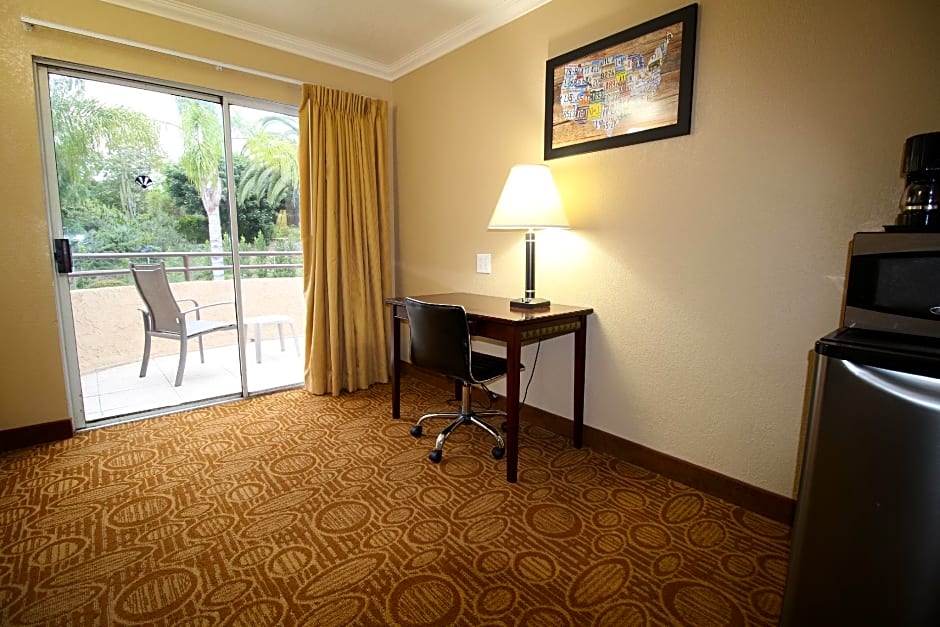 Econo Lodge Inn & Suites Fallbrook Downtown