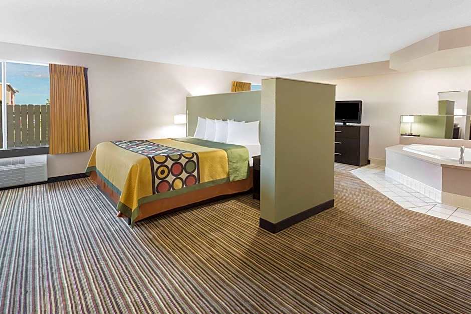 Super 8 by Wyndham Madison South
