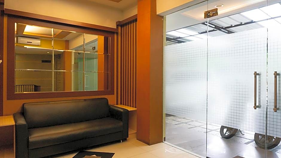 RedDoorz near Pelabuhan Jayapura