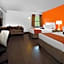 Howard Johnson by Wyndham Waukegan Great Lakes