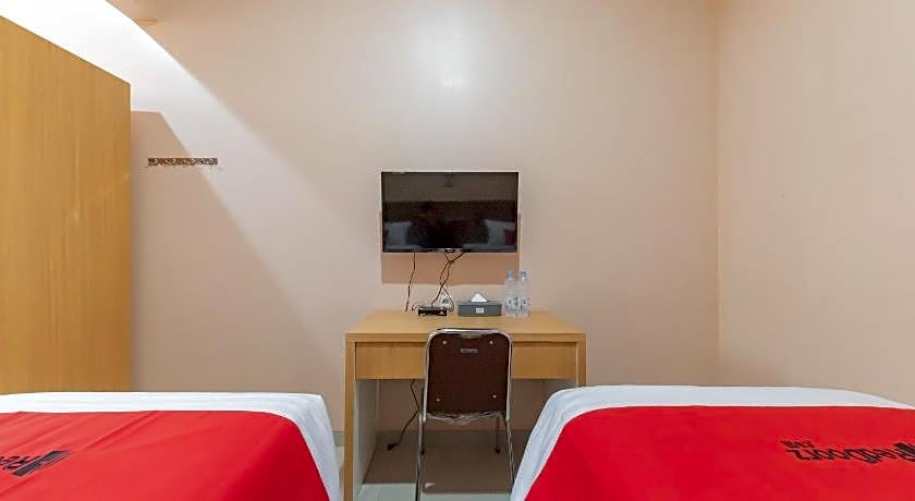 RedDoorz Syariah near Alun Alun Palimanan