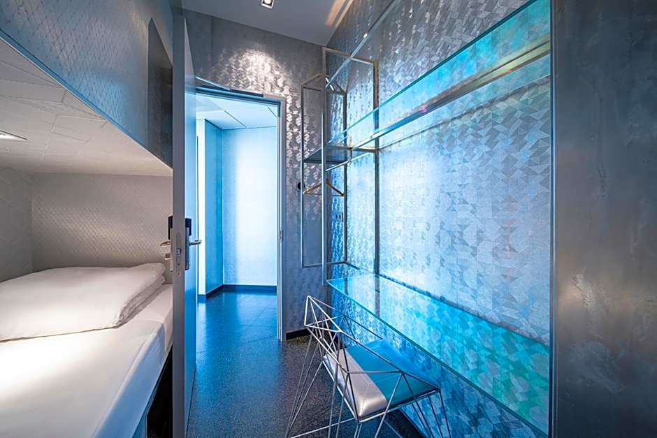 Diamond Capsule Hotel Amsterdam South