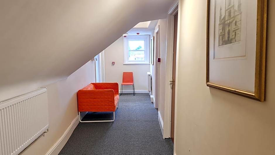 Grace Apartments - Living Rock