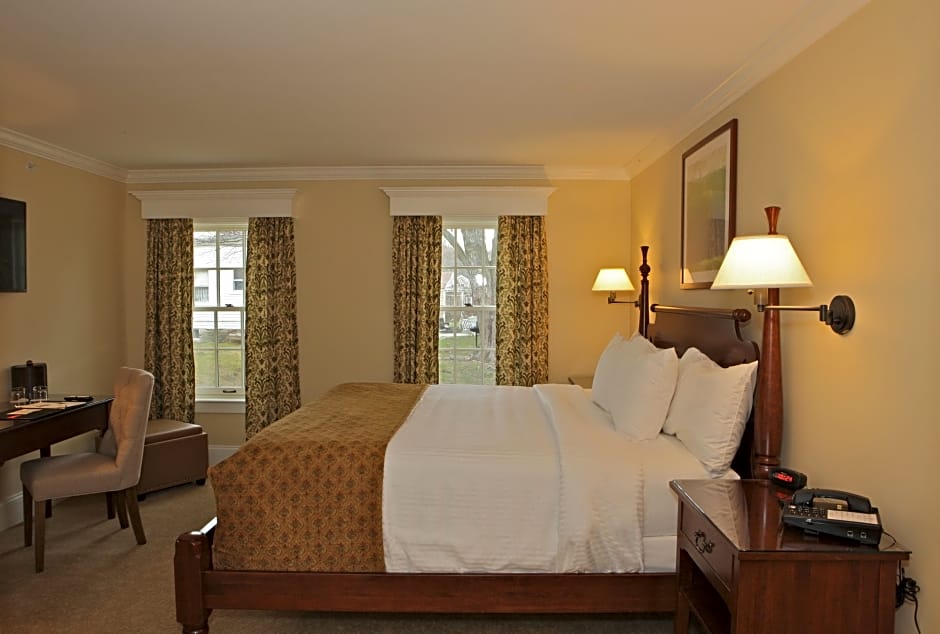 Publick House Historic Inn and Country Motor Lodge