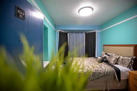King Room with Shared Hallway Bathroom