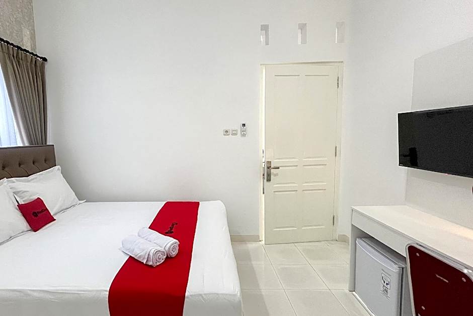 RedDoorz @ Griya Martha Sumber Solo