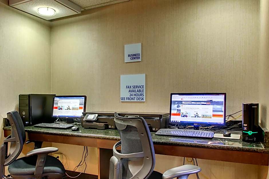 Holiday Inn Express Hotel Fort Campbell-Oak Grove By IHG