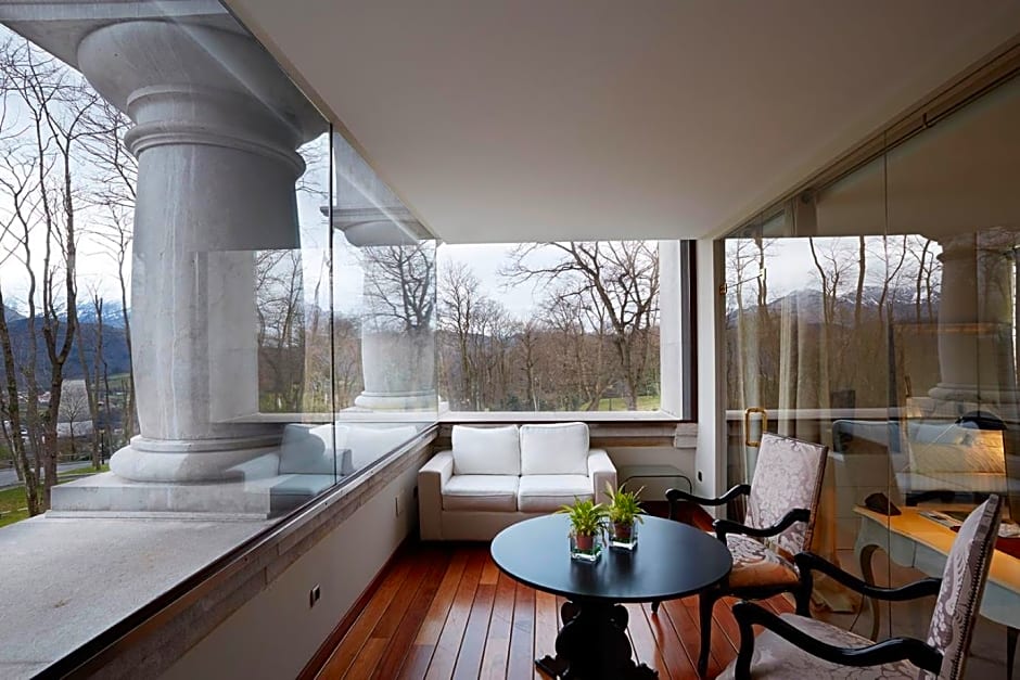 Castillo Del Bosque La Zoreda