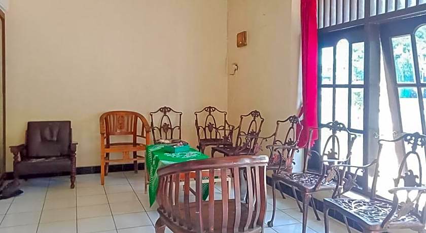 RedDoorz Syariah @ Hotel Sidomulyo Pacitan