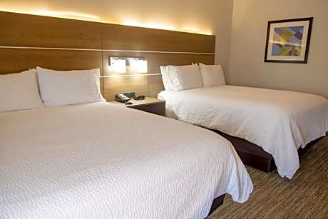 Standard Queen Room with Two Queen Beds