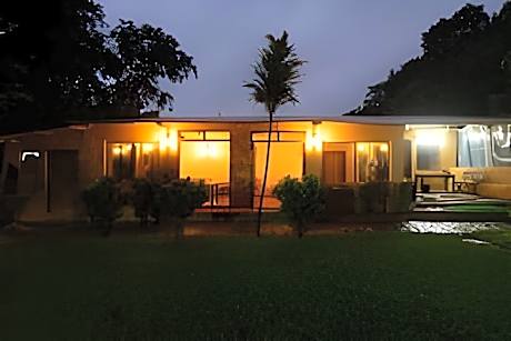 Wild Roots Riverside Lodge