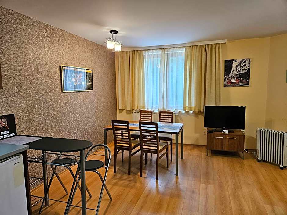 Enjoy Studios and Lovely Apartment Villa Park