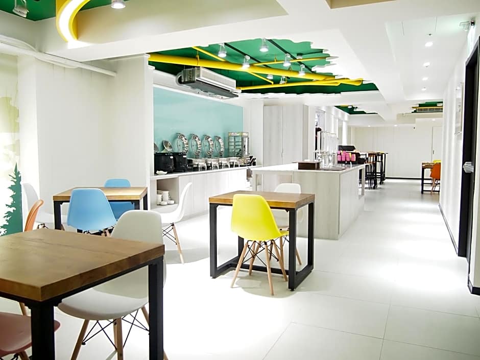 Fairytale YiSu Hot Spring Hotel