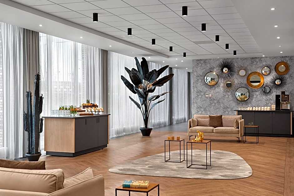 Renaissance by Marriott Amsterdam Schiphol Airport Hotel