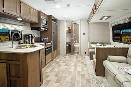 Beautiful Camper on quiet lot in the foothills of Western NC