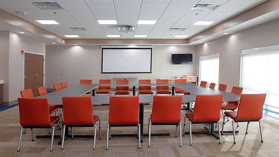 Holiday Inn Express & Suites - Marion By IHG