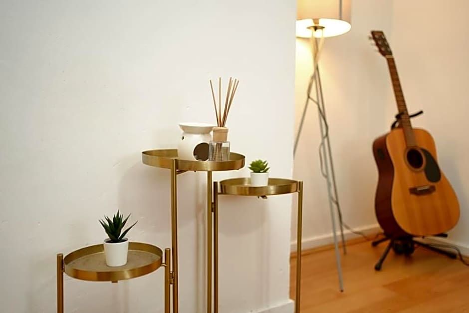 London Oasis Flat with High-Speed Broadband and Free Parking