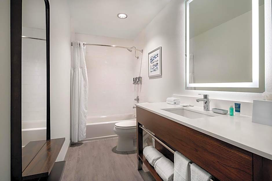 Four Points By Sheraton Hotel & Suites San Francisco Airport