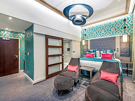 Junior Suite with 1 King Bed and 1 Sofa Bed