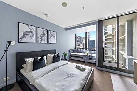 Lovely Studio City Views Next to Southern Cross