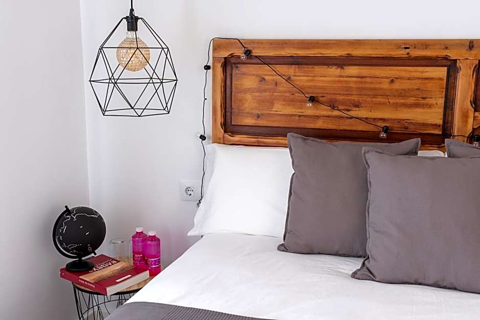 GOMEZ ROOMS