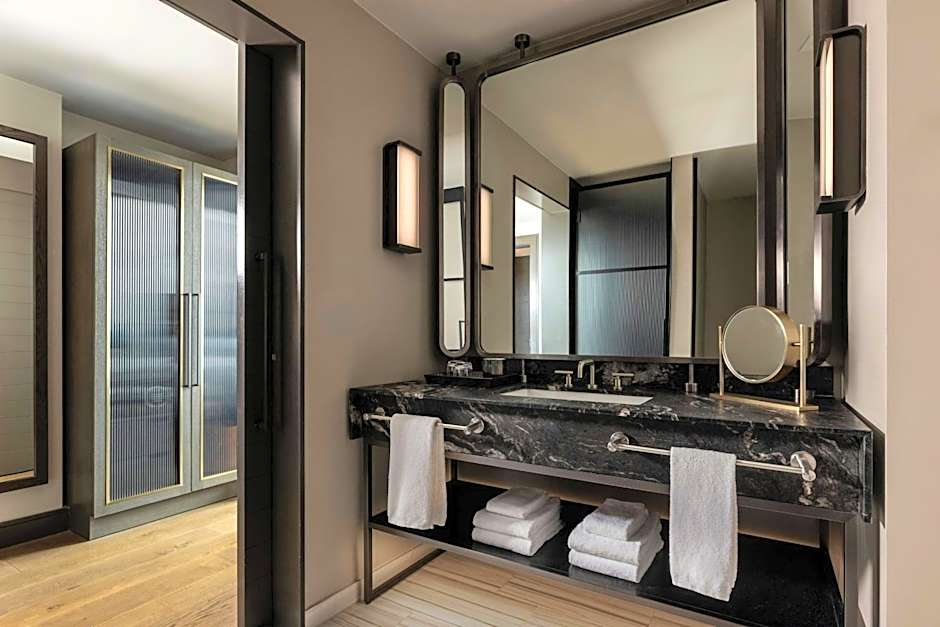 The Tess, Autograph Collection