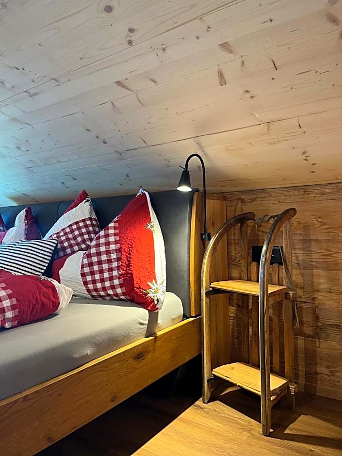 Berggasthaus Eggberge - Boutique Mountain Hotel - Access via Cablecar