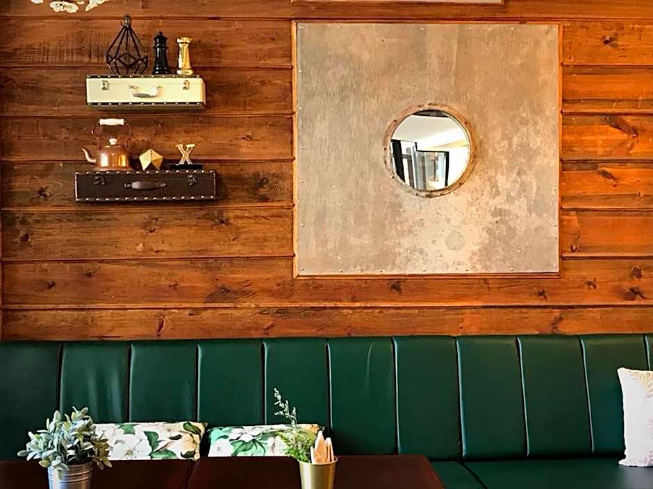 Bloom Boutique Hotel and Cafe