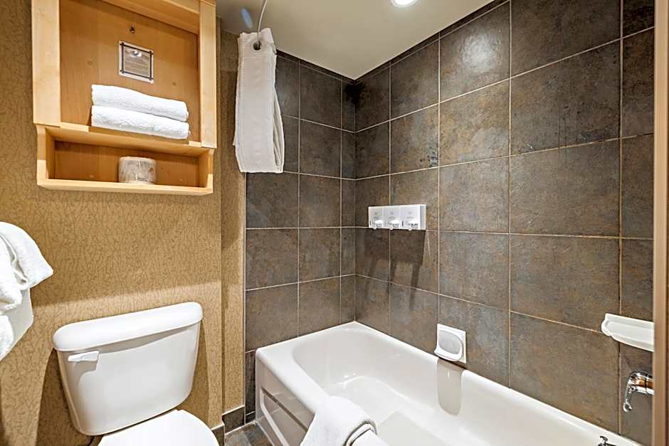 Fox Hotel And Suites