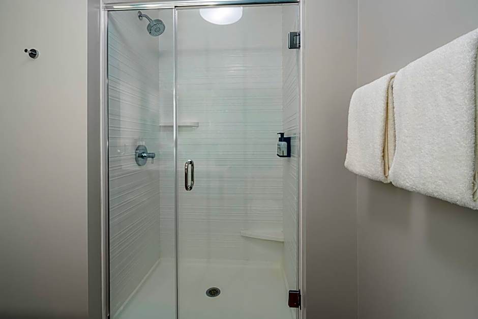 Avid Hotels Milwaukee West Waukesha By IHG