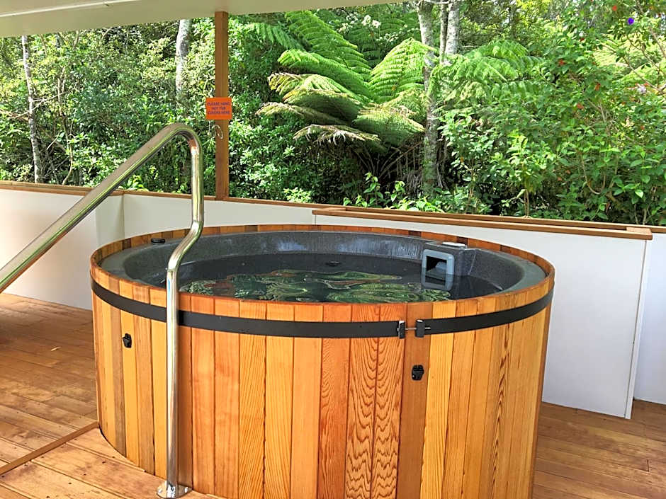 Sapphire Springs Holiday Park and Thermal Pools