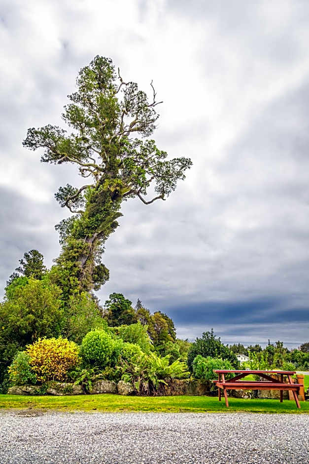 ASURE Aspiring Court Motel